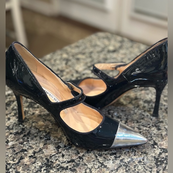 Manolo Blahnik Patent Leather Silver Cap-Toe Mary Jane Pumps - Size 35.5 - Picture 5 of 9
